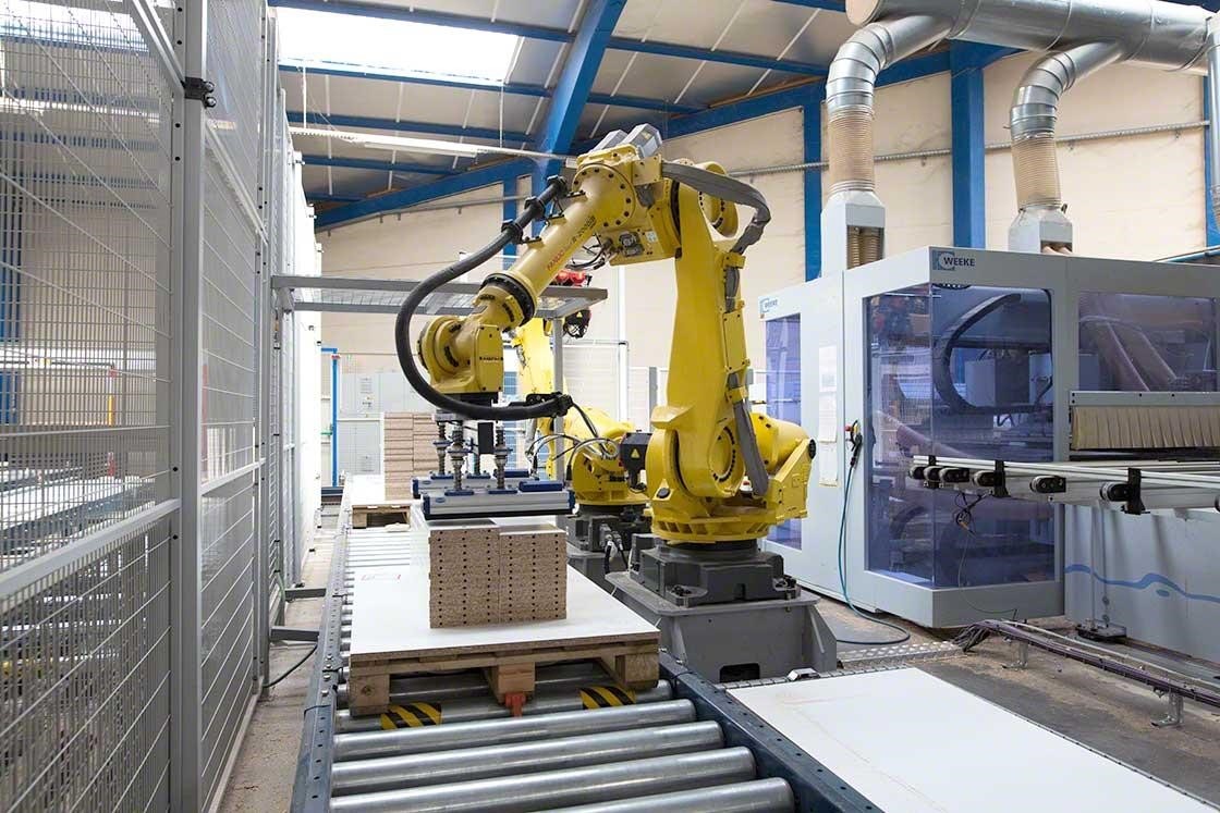 Ein in das Fördersystem der Firma Euréquip integrierter anthropomorpher Roboter. Ein in das Fördersystem der Firma Euréquip integrierter anthropomorpher Roboter.