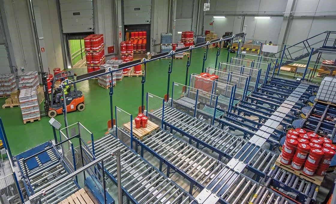 Ein wesentlicher Aspekt des Just-in-Time-Verfahrens: automatische Systeme erleichtern das Be- und Entladen von Waren Ein wesentlicher Aspekt des Just-in-Time-Verfahrens: automatische Systeme erleichtern das Be- und Entladen von Waren