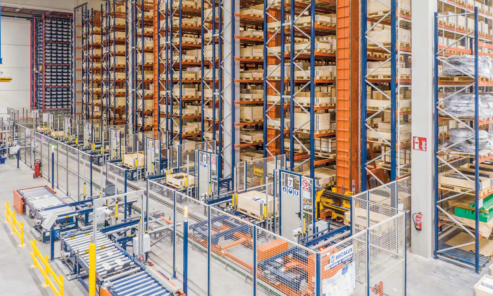 Die Automatisierung der Logistik kann die Effizienz eines Lagers erheblich steigern.