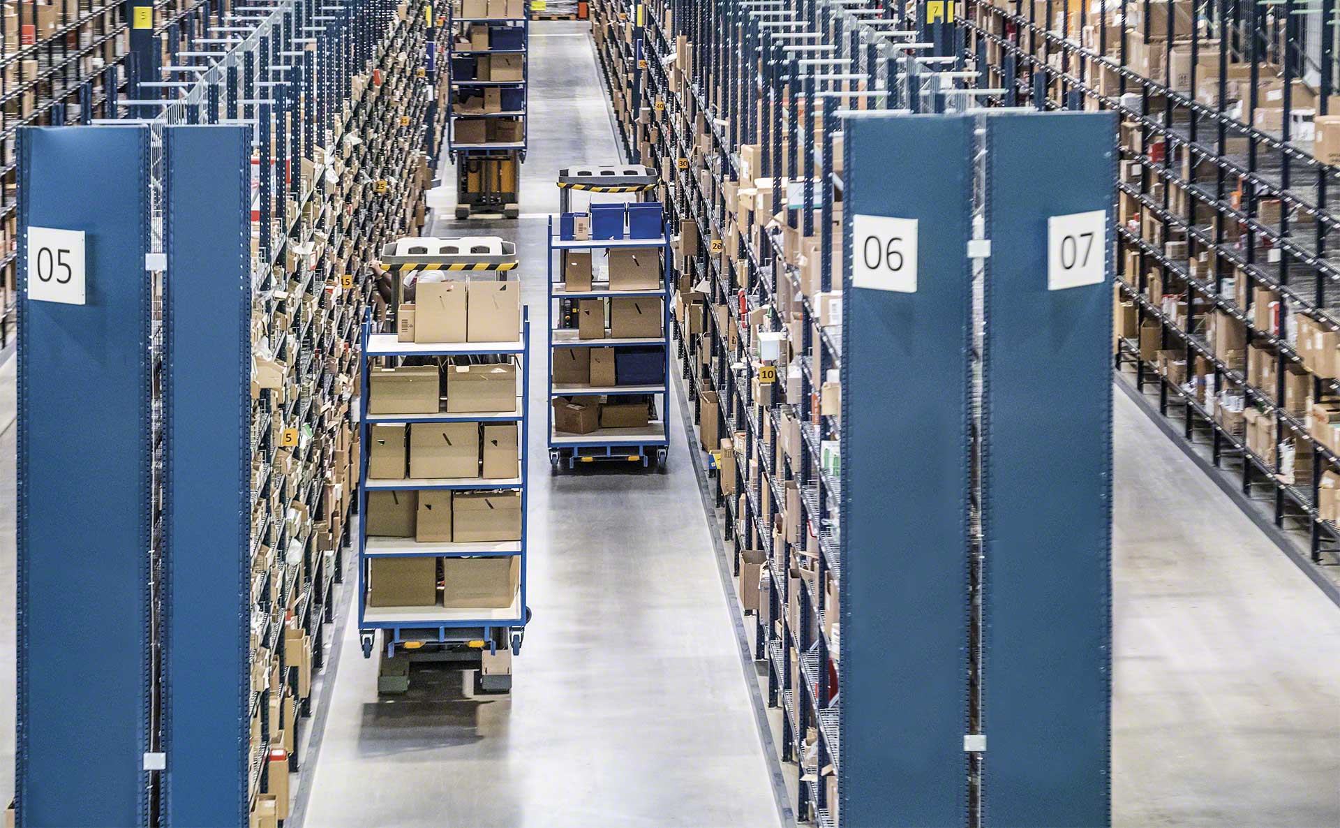 Der Einsatz von autonomen mobilen Robotern im Lager hat in den letzten Jahren zugenommen. Der Einsatz von autonomen mobilen Robotern im Lager hat in den letzten Jahren zugenommen.