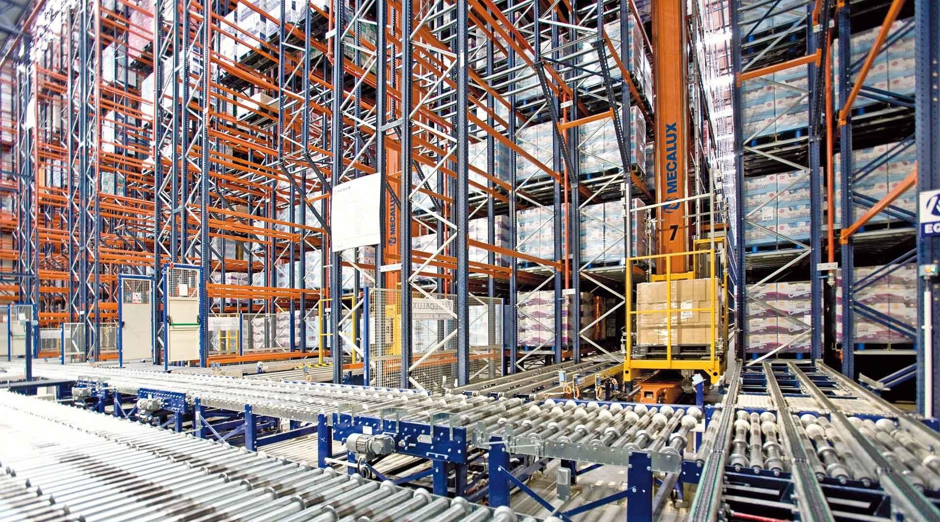 So funktioniert ein automatisiertes Lager mit integrierten Systemen So funktioniert ein automatisiertes Lager mit integrierten Systemen