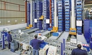 Ware-zur-Person-Kommissionierverfahren kombinieren automatisierte Systeme und ergonomische Arbeitsplätze Ware-zur-Person-Kommissionierverfahren kombinieren automatisierte Systeme und ergonomische Arbeitsplätze