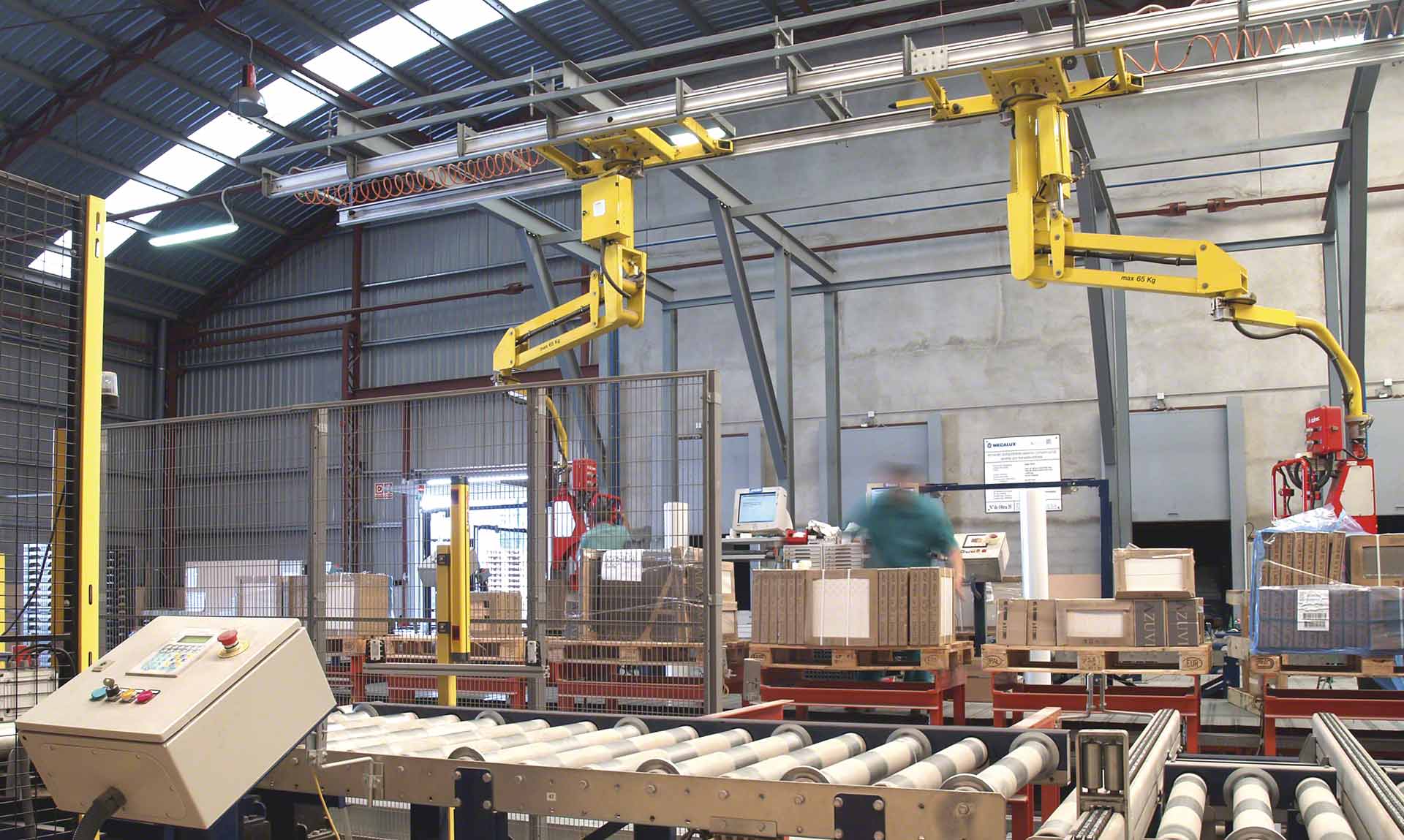 Kollaborative Roboter übernehmen die sich am häufigsten wiederholenden Aufgaben im Lager Kollaborative Roboter übernehmen die sich am häufigsten wiederholenden Aufgaben im Lager
