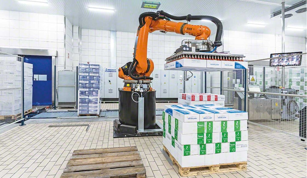 Der anthropomorphe Arm von Cabezuelo Foods kann 1.350 Kisten pro Stunde halten und bewegen