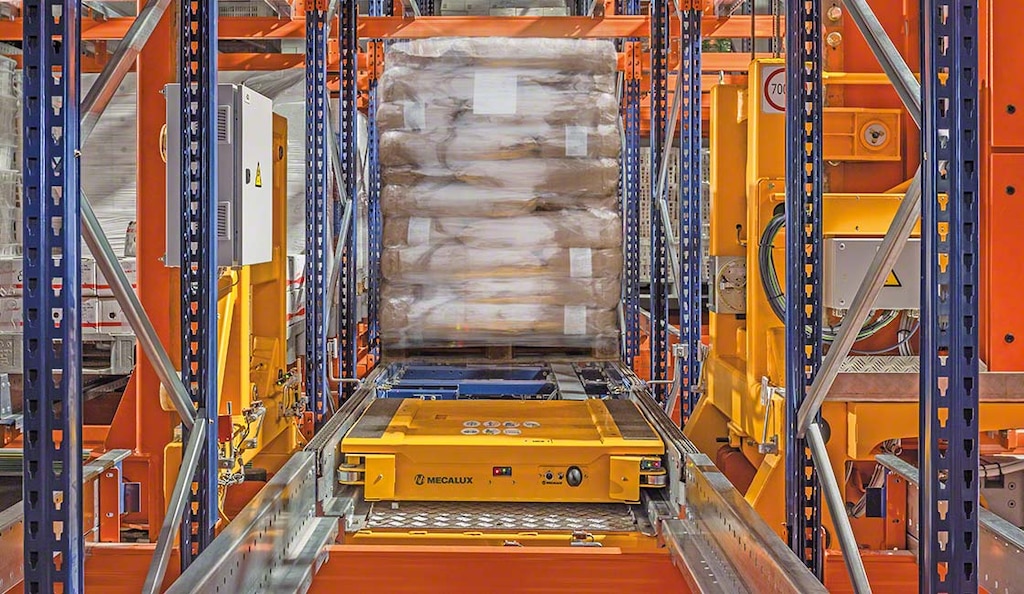 Das automatische Pallet Shuttle ist ein Kompaktlagersystem, das die Produktivität des Lagers erhöht