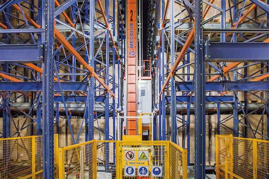 Intelligente Logistik bei Bem Brasil: In diesem Lager wurden Regalbediengeräte für kompakte Regale eingesetzt. Intelligente Logistik bei Bem Brasil: In diesem Lager wurden Regalbediengeräte für kompakte Regale eingesetzt.