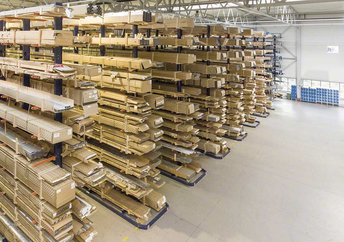 In die Produktionslogistik integrierte Lager können Lieferungen mit besonderen Merkmalen aufnehmen In die Produktionslogistik integrierte Lager können Lieferungen mit besonderen Merkmalen aufnehmen