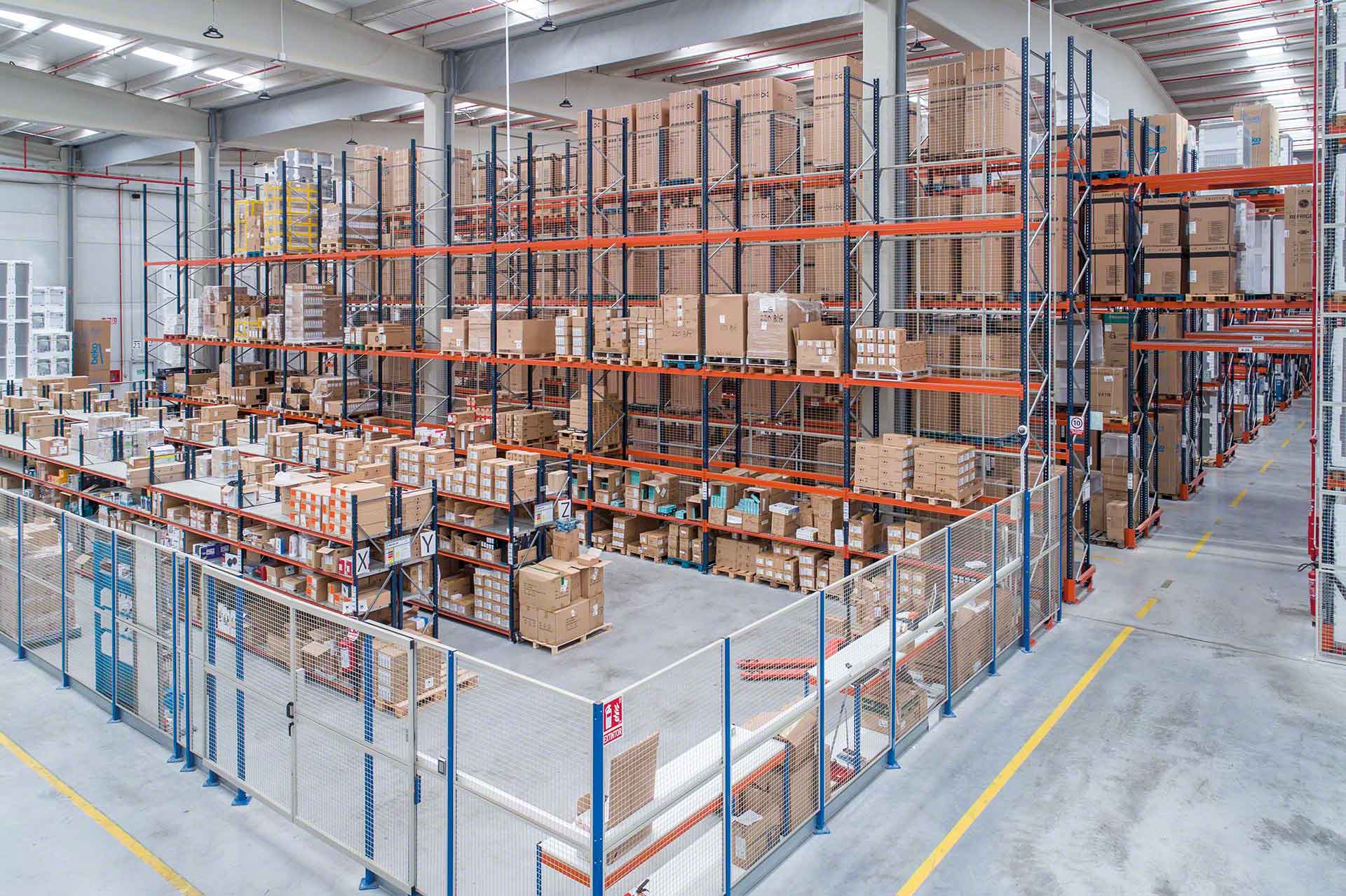 Die Wahl der Lagermethode richtet sich danach, wie sich die entsprechenden Produkte effizient organisieren lassen Die Wahl der Lagermethode richtet sich danach, wie sich die entsprechenden Produkte effizient organisieren lassen