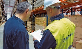 Die Lagerverwaltung umfasst die Organisation aller logistischen Prozesse, die in einer Anlage stattfinden