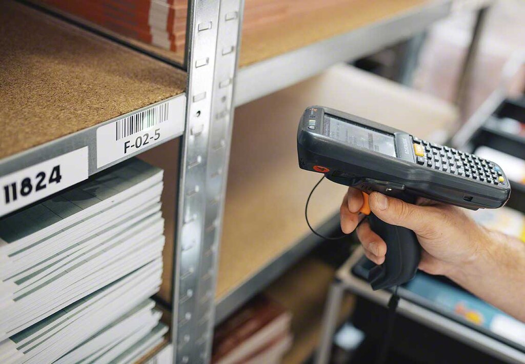 Der Barcode ist das in der Logistik am weitesten verbreitete Codierungssystem, da er die korrekte Identifizierung von Produkten erleichtert.