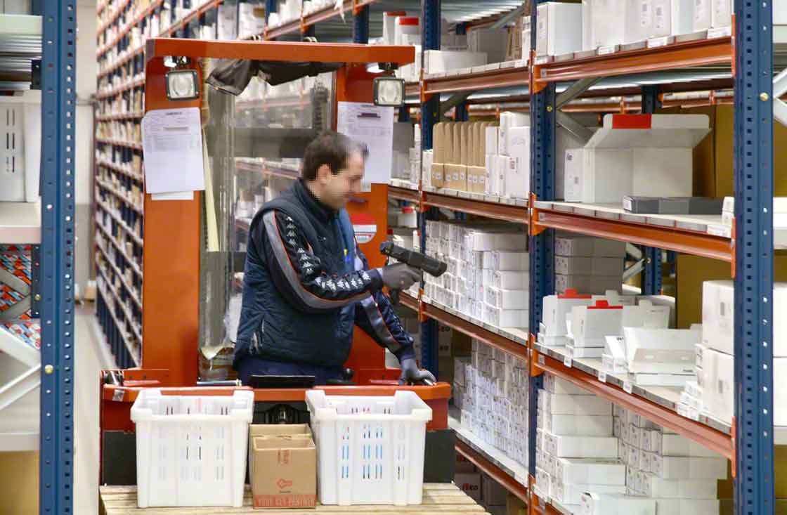 Durch die Verwendung eines LVS und Hilfsmittel für die Kommissionierung wird die Auftragszusammenstellung beschleunigt