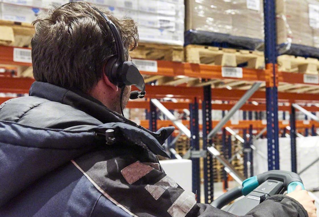 Pick-by-Voice-Systeme unterstützen die Bediener bei der Auftragsvorbereitung 
