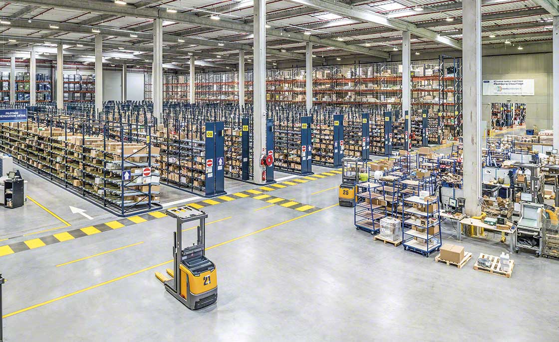 In die Produktionslogistik einbezogene Lager werden in Zonen eingeteilt, wenn sie einen sehr heterogenen Bestand aufweisen In die Produktionslogistik einbezogene Lager werden in Zonen eingeteilt, wenn sie einen sehr heterogenen Bestand aufweisen