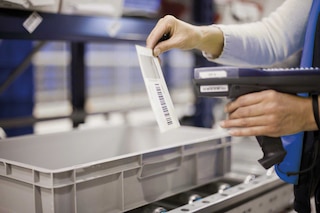 Die Rückverfolgbarkeit umfasst verschiedene Maßnahmen zur Erfassung und Identifizierung eines Produkts während sämtlicher logistischer Phasen Die Rückverfolgbarkeit umfasst verschiedene Maßnahmen zur Erfassung und Identifizierung eines Produkts während sämtlicher logistischer Phasen