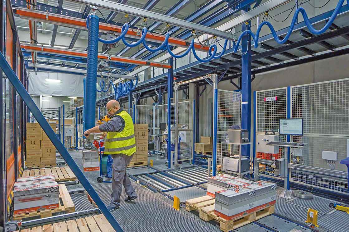 Der zunehmende Einsatz von Cobots verbessert die Sicherheit des Mitarbeiters im internen Logistikmanagement Der zunehmende Einsatz von Cobots verbessert die Sicherheit des Mitarbeiters im internen Logistikmanagement