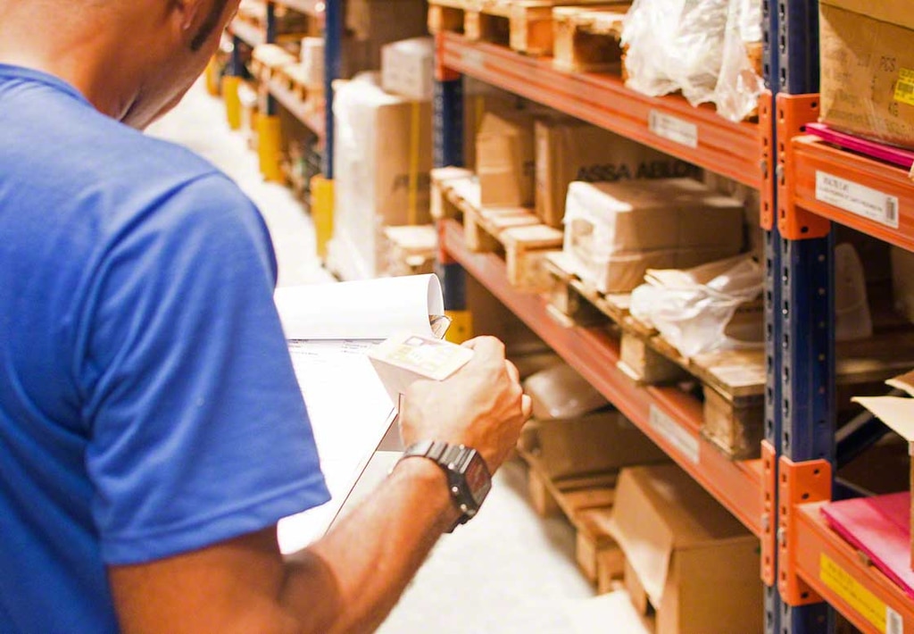 Der Vorteil einer zyklischen Inventur gegenüber einer jährlichen oder halbjährlichen Inventur besteht darin, dass das Risiko von Out-of-Stock-Situationen verringert wird