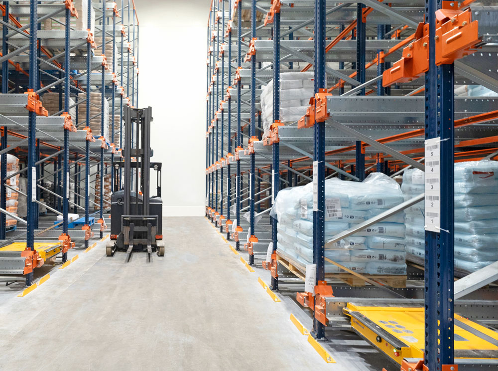 Das Pallet Shuttle ist eine ideale Lösung für bis zu acht Meter hohe Lager mit wenigen Artikelarten