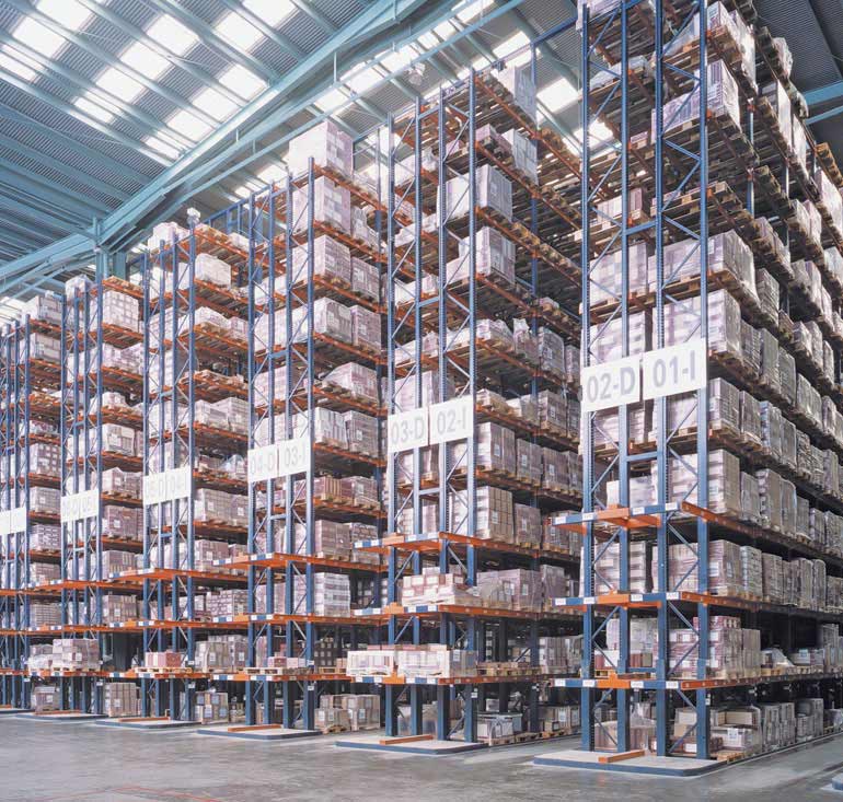 Zentrallager eines Unternehmens aus der Keramikbranche.