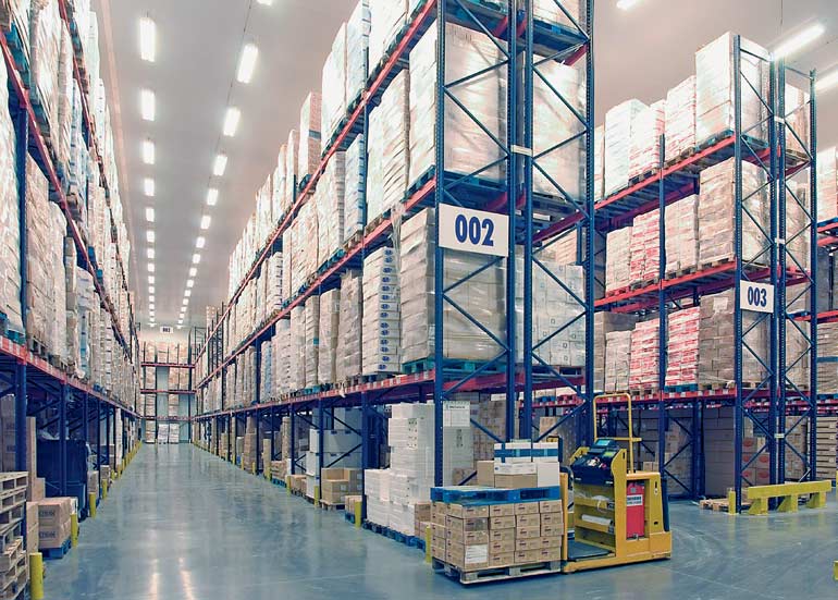Für ein Distributionsunternehmen installiertes Lager.