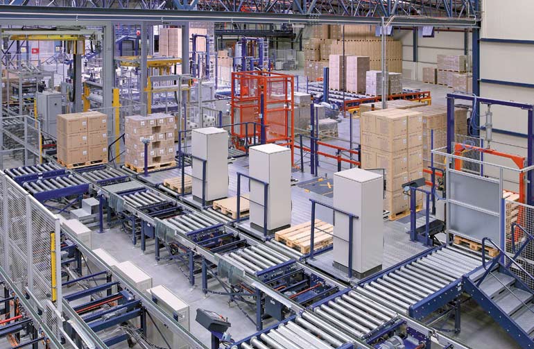Automatisierte Kommissioniersysteme am Eingang des automatischen Lagers