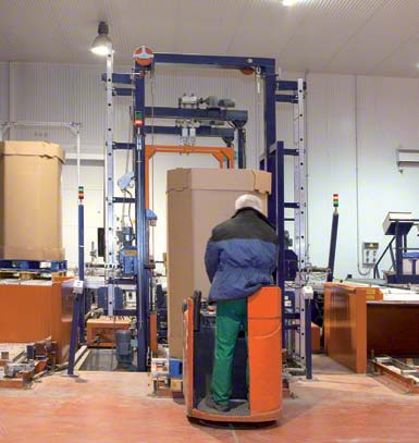 Eingang zum Steuerplatz des automatischen Lagers.