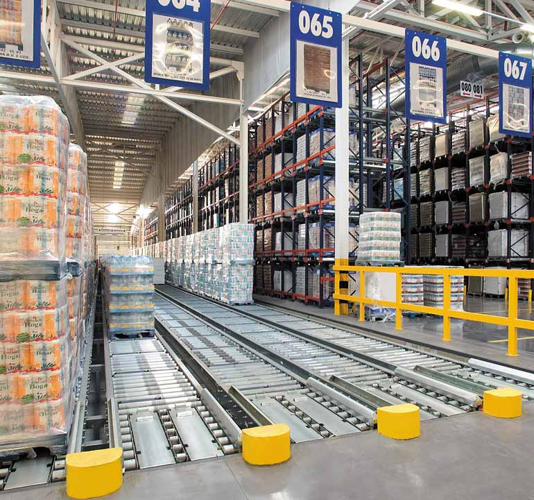 Lager für ein Distributionszentrum aus der Lebensmittelbranche. 