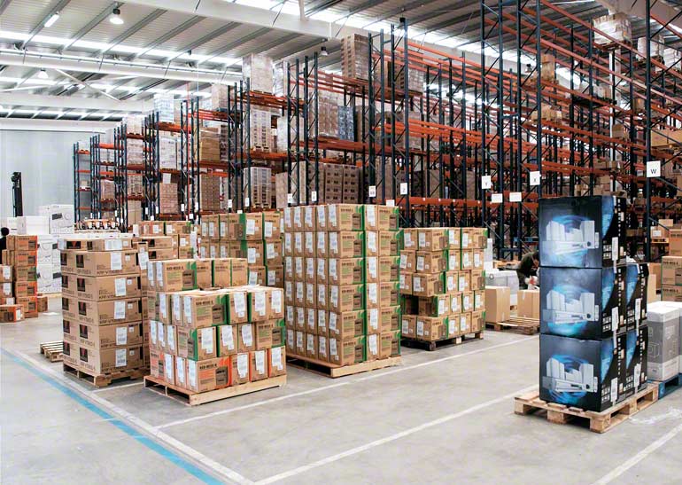 Lager für ein Unternehmen für Kurier- und Distributionsdienste. 