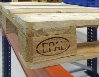 Diese Europalette ist mit den Buchstaben EPAL versehen.