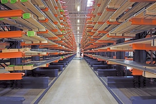 Cantilever racks for storing goods Cantilever racks for storing goods