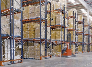 Zwei Lagersysteme im Vertriebszentrum von Eurofred in Spanien Zwei Lagersysteme im Vertriebszentrum von Eurofred in Spanien