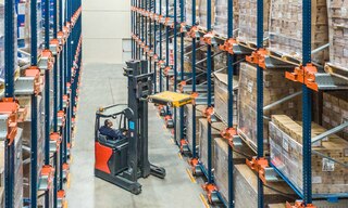 A semi-automated warehouse benefits from the features offered by the Pallet Shuttle system A semi-automated warehouse benefits from the features offered by the Pallet Shuttle system