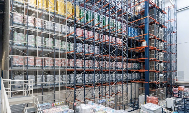 Alinatur Petfood robotisiert sein Tierfutterlager mit dem automatischen Pallet Shuttle Alinatur Petfood robotisiert sein Tierfutterlager mit dem automatischen Pallet Shuttle