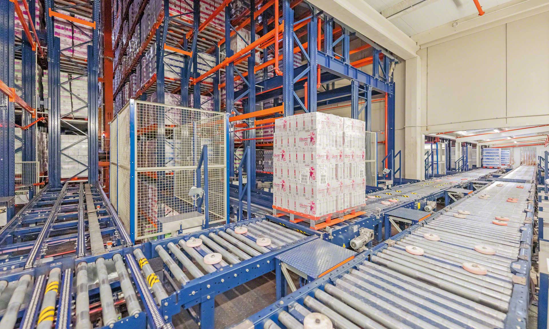 Esnelat automatisiert seine Logistik mit zwei automatischen Lagern für Milchprodukte