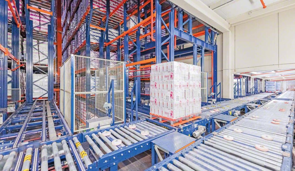 Esnelat setzt Regalbediengeräte für die Lagerung und den Versand von mehr als 350.000 Paletten mit verderblichen Waren pro Jahr ein.