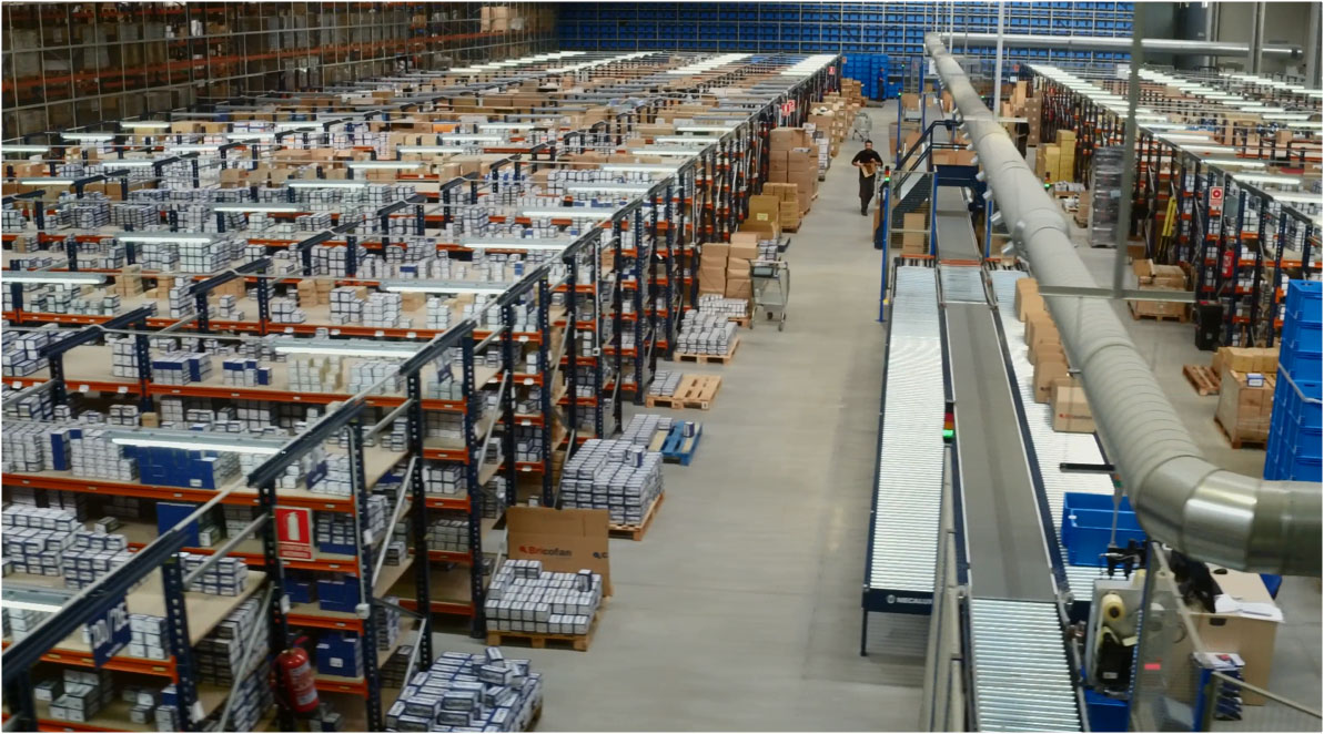 Praxisbeispiel Automatisierte Lager für Behälter von Cofan Logistikzentrum