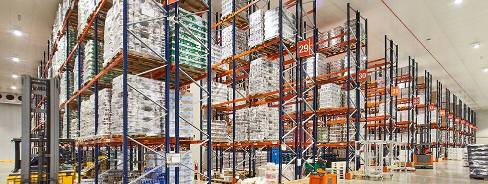 Palettenregale und Push-Back-Regale im Lager von Brivio & Viganò in Italien Palettenregale und Push-Back-Regale im Lager von Brivio & Viganò in Italien