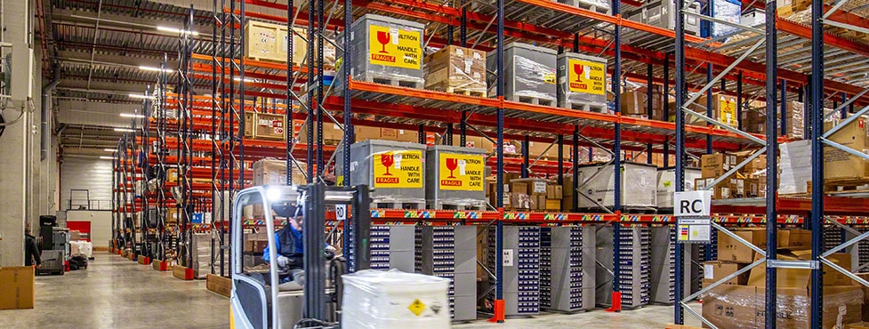 Lager für elektronische Bauteile und Chemieprodukte von Ectra in Frankreich Lager für elektronische Bauteile und Chemieprodukte von Ectra in Frankreich