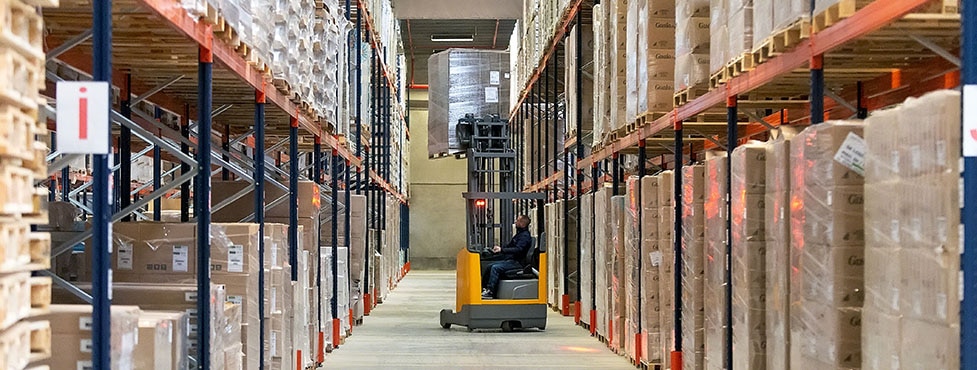 Palettenregale im Lager des Logistikunternehmens Dometrans in Frankreich Palettenregale im Lager des Logistikunternehmens Dometrans in Frankreich