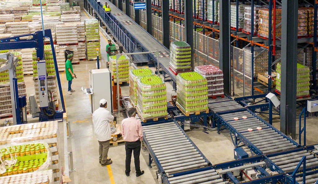 Abhängig vom jeweiligen Berufsbild (Lagerarbeiter, Lagerleiter, Supply Chain Manager oder Sicherheitsbeauftragter) ist die Logistikausbildung unterschiedlich