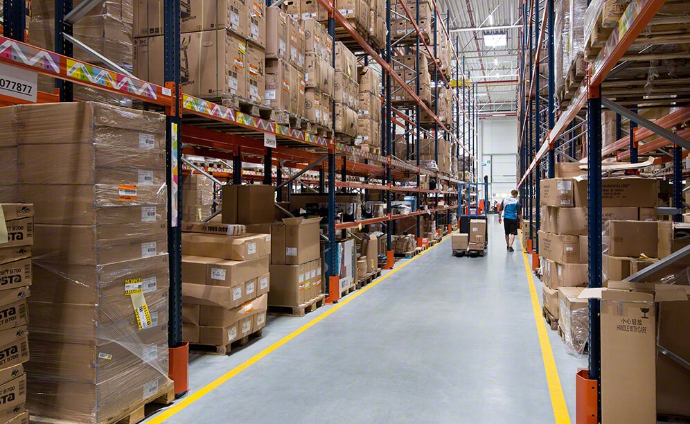 Die Regale passen sich an Produkte mit verschiedenen Größen und Rotationen an Die Regale passen sich an Produkte mit verschiedenen Größen und Rotationen an