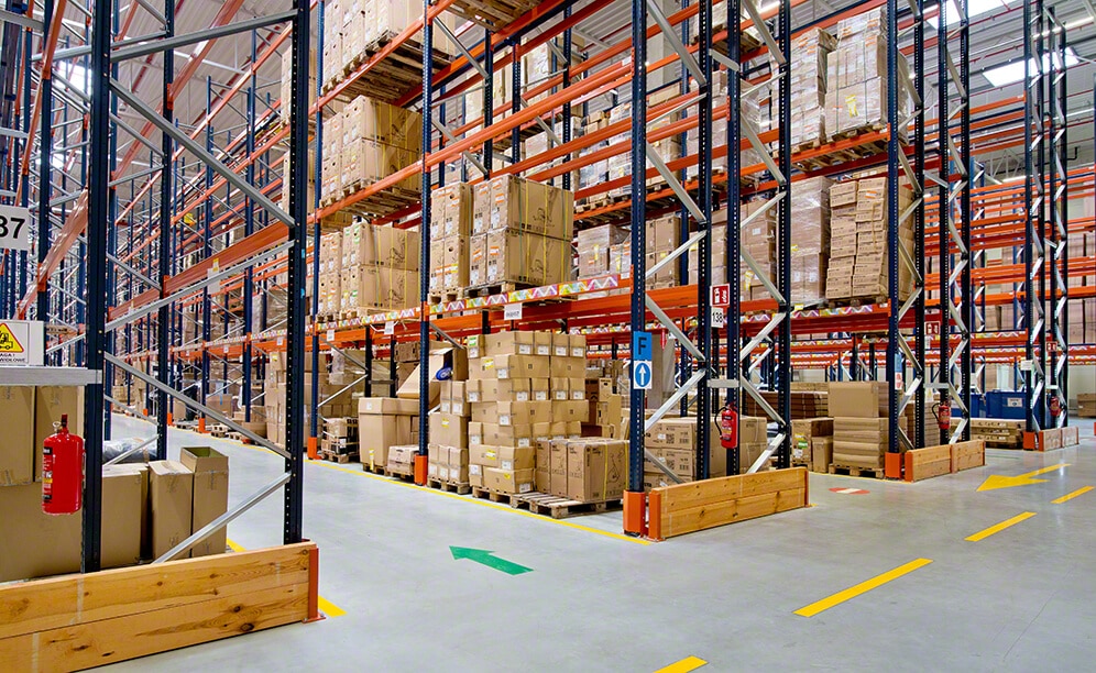 Lager von Decathlon in Polen mit einer Lagerkapazität von über 11.500 Paletten Lager von Decathlon in Polen mit einer Lagerkapazität von über 11.500 Paletten