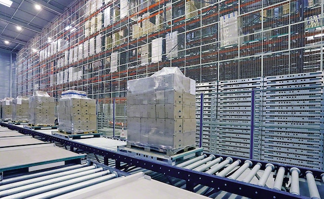 Das automatisierte Lager von Steris zur Sterilisation von Produkten
