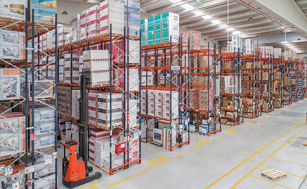 Logistiklager für Haushaltsgeräte mit konventionellen Palettenregalen