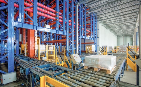 Das größte multinationale Unternehmen in der chemischen Industrie festigt seine Präsenz in Brasilien mit dem Bau eines automatisierten Hochregallagers Das größte multinationale Unternehmen in der chemischen Industrie festigt seine Präsenz in Brasilien mit dem Bau eines automatisierten Hochregallagers