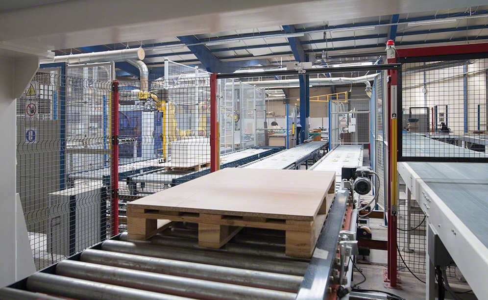 Mecalux hat einen fortschrittlichen Förderkreislauf im Produktionszentrum von Euréquip