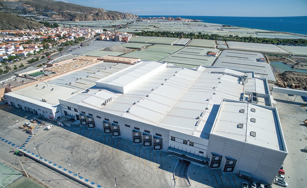 Die Luftaufnahme zeigt des Produktionszentrums von Granada La Palma in Granada (Spanien)