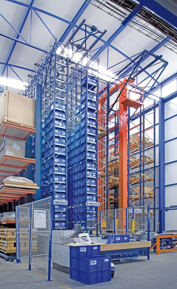 Das automatische Lager ist für Bauteile mittleren Gewichts und mittlerer Abmessungen bestimmt, die sich direkt auf Europaletten befinden