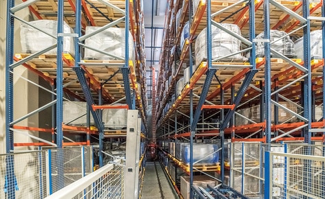 Das Chemieunternehmen Trumpler errichtet ein automatisiertes Lager mit Regalbediengeräten und Palettenfördersystemen in der Nähe von seinem Produktionsstandort in Barcelona Das Chemieunternehmen Trumpler errichtet ein automatisiertes Lager mit Regalbediengeräten und Palettenfördersystemen in der Nähe von seinem Produktionsstandort in Barcelona
