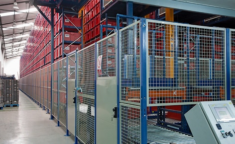 Ein leistungsfähiges automatisiertes Miniload-Lager für Boxen, für den führenden Drogerie- und Parfümeriegroßhandel Ein leistungsfähiges automatisiertes Miniload-Lager für Boxen, für den führenden Drogerie- und Parfümeriegroßhandel
