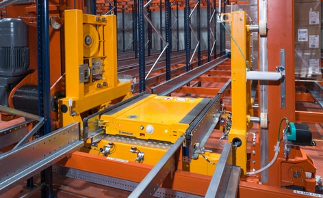 Maximale Schnelligkeit und volle Raumausnutzung, durch den Einsatz des Pallet-Shuttle- Systems, im neuen automatisierten Lager von UNITED CAPS in Luxemburg Maximale Schnelligkeit und volle Raumausnutzung, durch den Einsatz des Pallet-Shuttle- Systems, im neuen automatisierten Lager von UNITED CAPS in Luxemburg